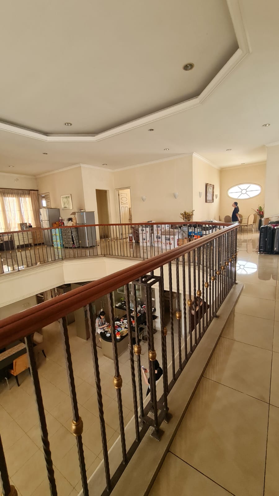 Rumah Mewah Depan Taman area Metro Alam dan Alam Asri, Langka. Ada Kolam Renang