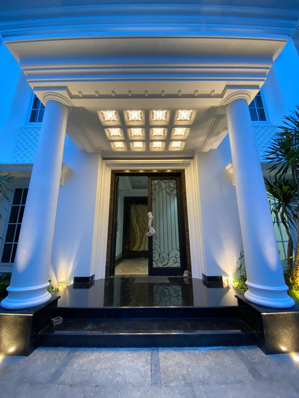 Rumah Mewah Brand New di Pondok Indah. Ada Pool