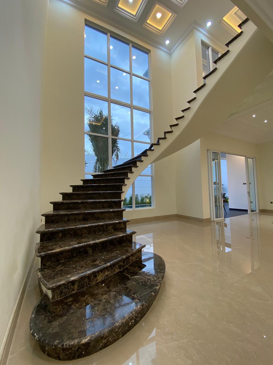 Rumah Mewah Brand New di Pondok Indah. Ada Pool