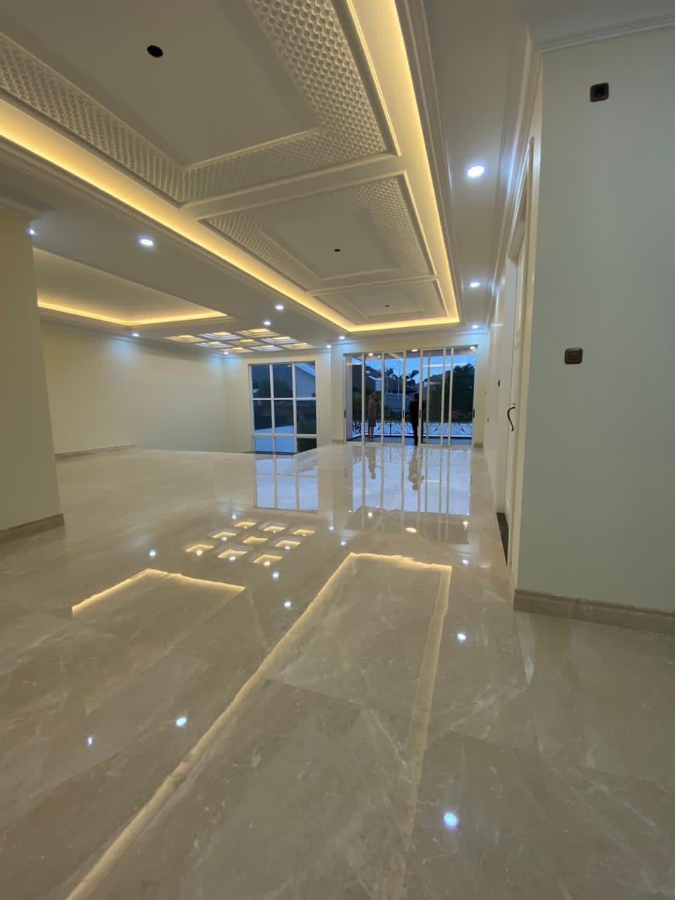 Rumah Mewah Brand New di Pondok Indah. Ada Pool