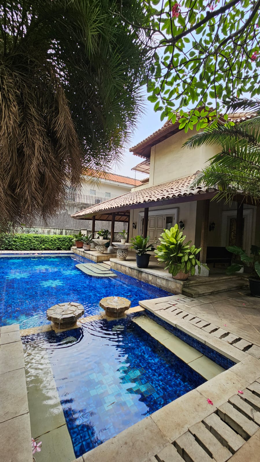 Jual Rumah Mewah 2 Lantai di Pondok Indah Halaman Luas Bisa Klinik Kantor Resto