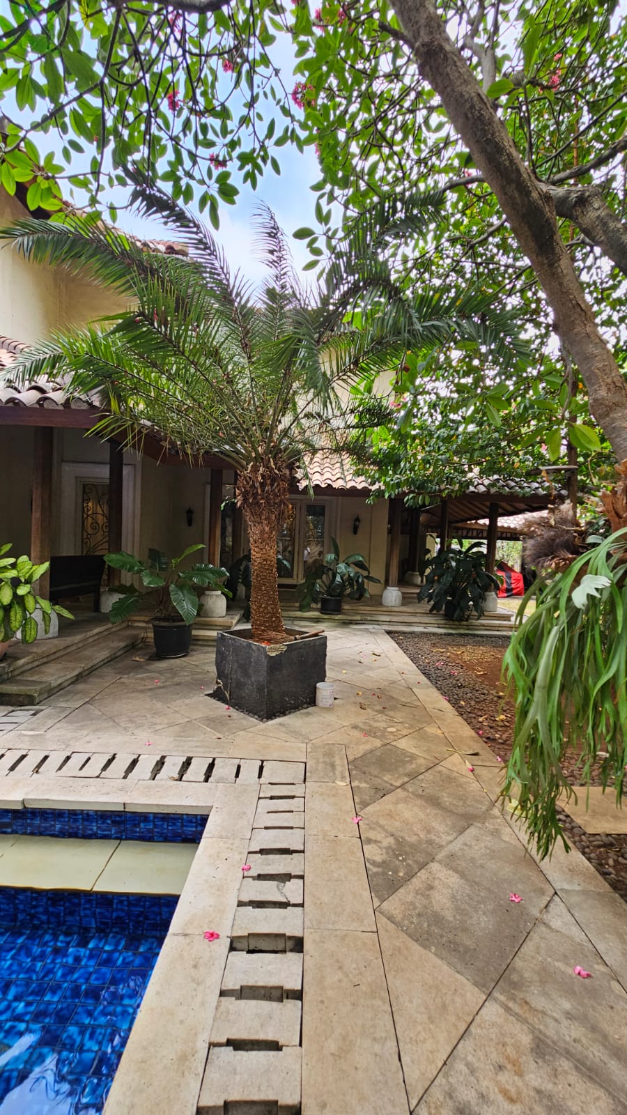 Jual Rumah Mewah 2 Lantai di Pondok Indah Halaman Luas Bisa Klinik Kantor Resto