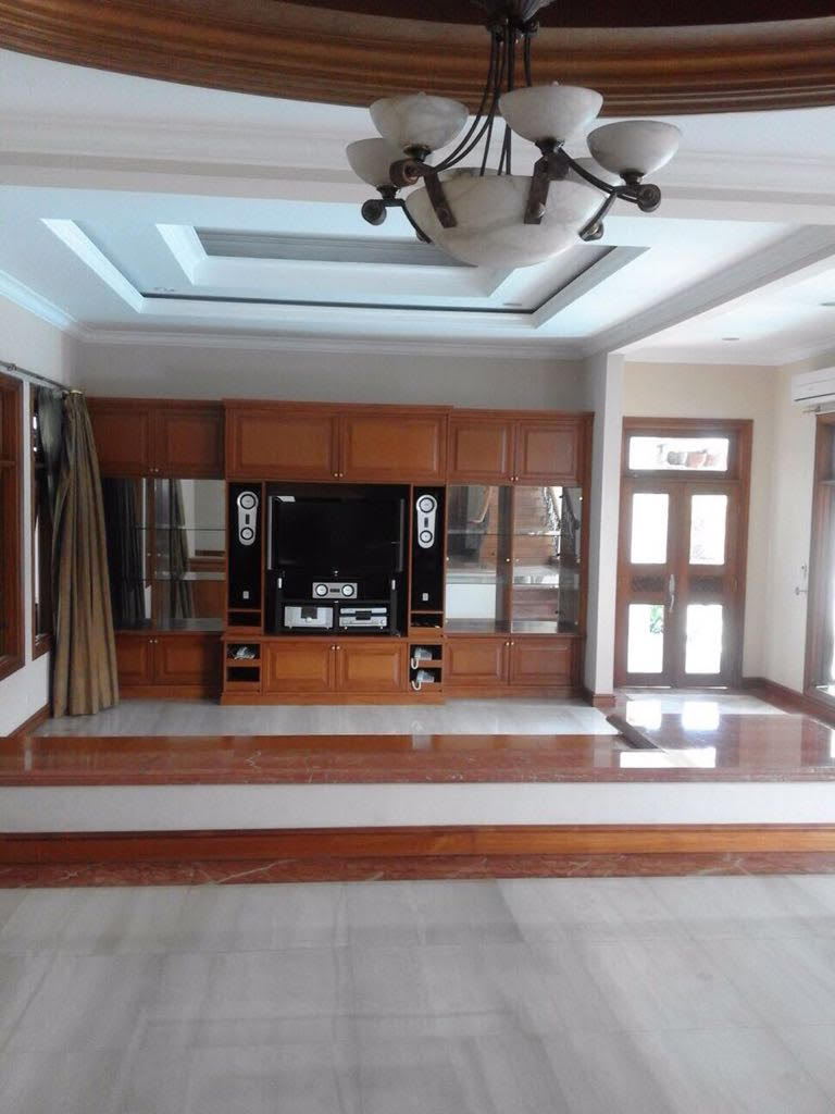 Rumah Pondok Indah Luas 2647 M2 Ada Paviliun, Gallery. Asri dan Nyaman