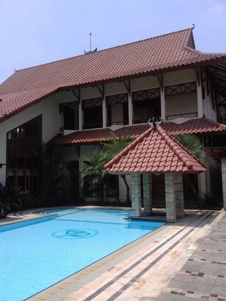 Rumah Pondok Indah Luas 2647 M2 Ada Paviliun, Gallery. Asri dan Nyaman