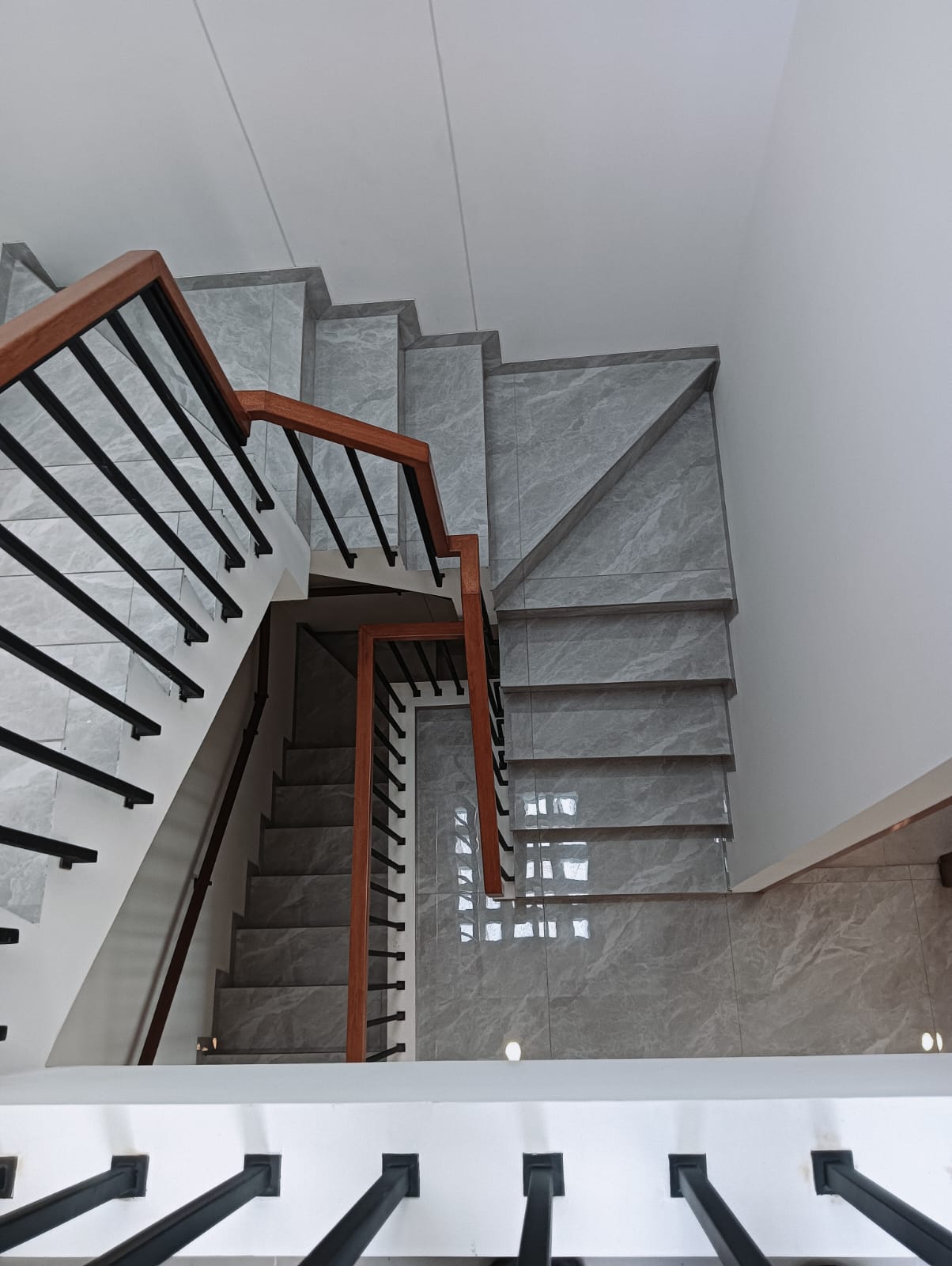 Jual Cepat Murah Rumah Baru 3 Lantai Di Pondok Indah – Kolam Renang Pribadi, Siap Huni