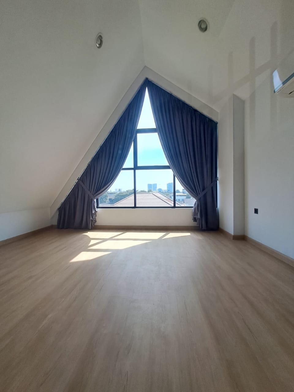 Rumah Mewah 3.5 Lantai Dijual di Area Premium Kemang – Super Eksklusif