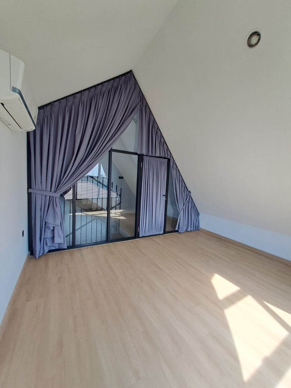 Rumah Mewah 3.5 Lantai Dijual di Area Premium Kemang – Super Eksklusif