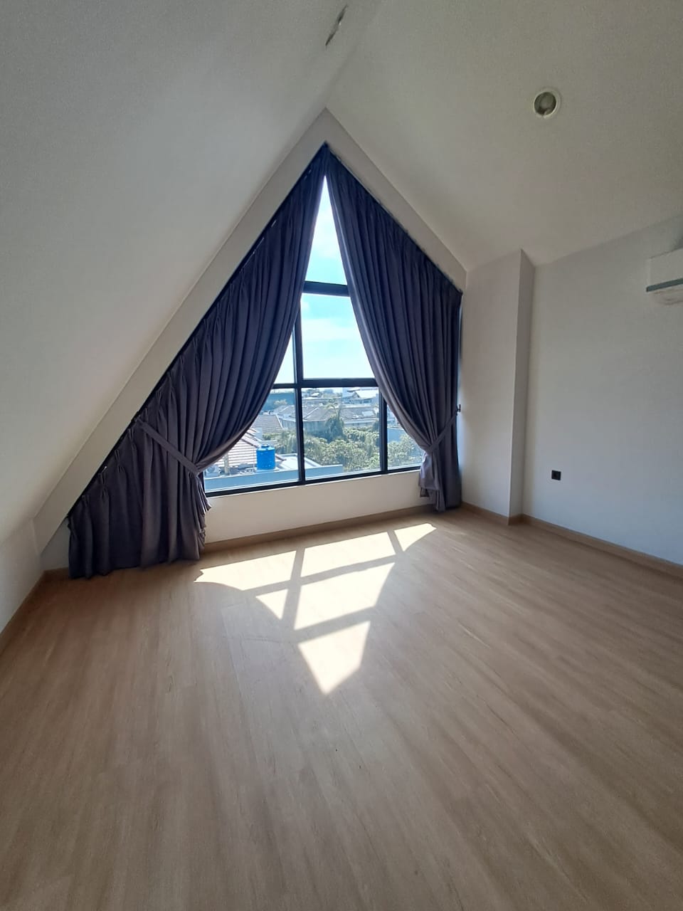 Rumah Mewah 3.5 Lantai Dijual di Area Premium Kemang – Super Eksklusif