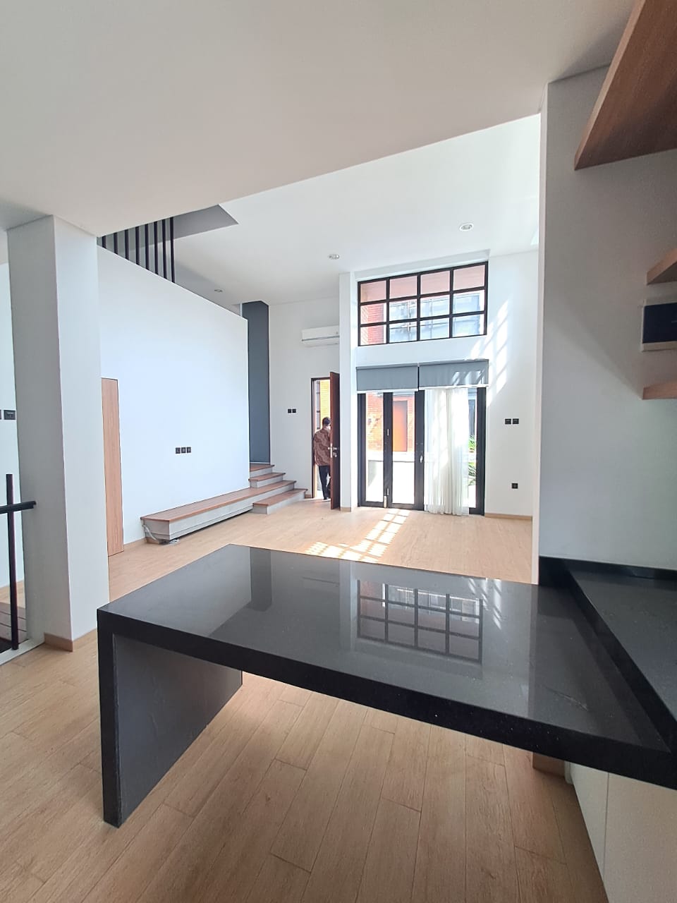 Rumah Mewah 3.5 Lantai Dijual di Area Premium Kemang – Super Eksklusif