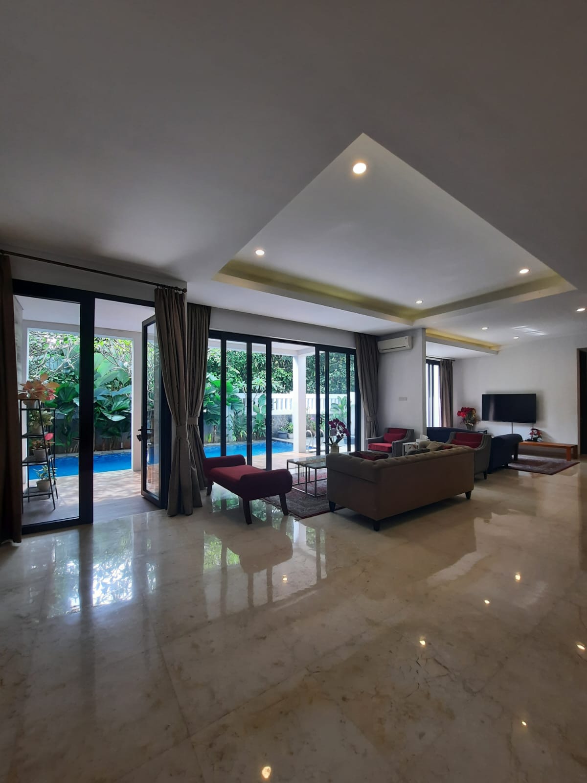 Jual Rumah Kemang-2 Lantai, Ada Pool, Dalam Komplek