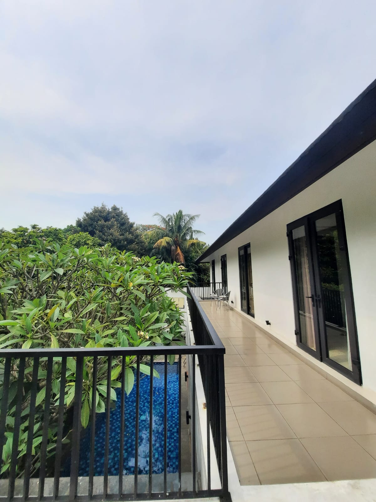 Jual Rumah Kemang-2 Lantai, Ada Pool, Dalam Komplek