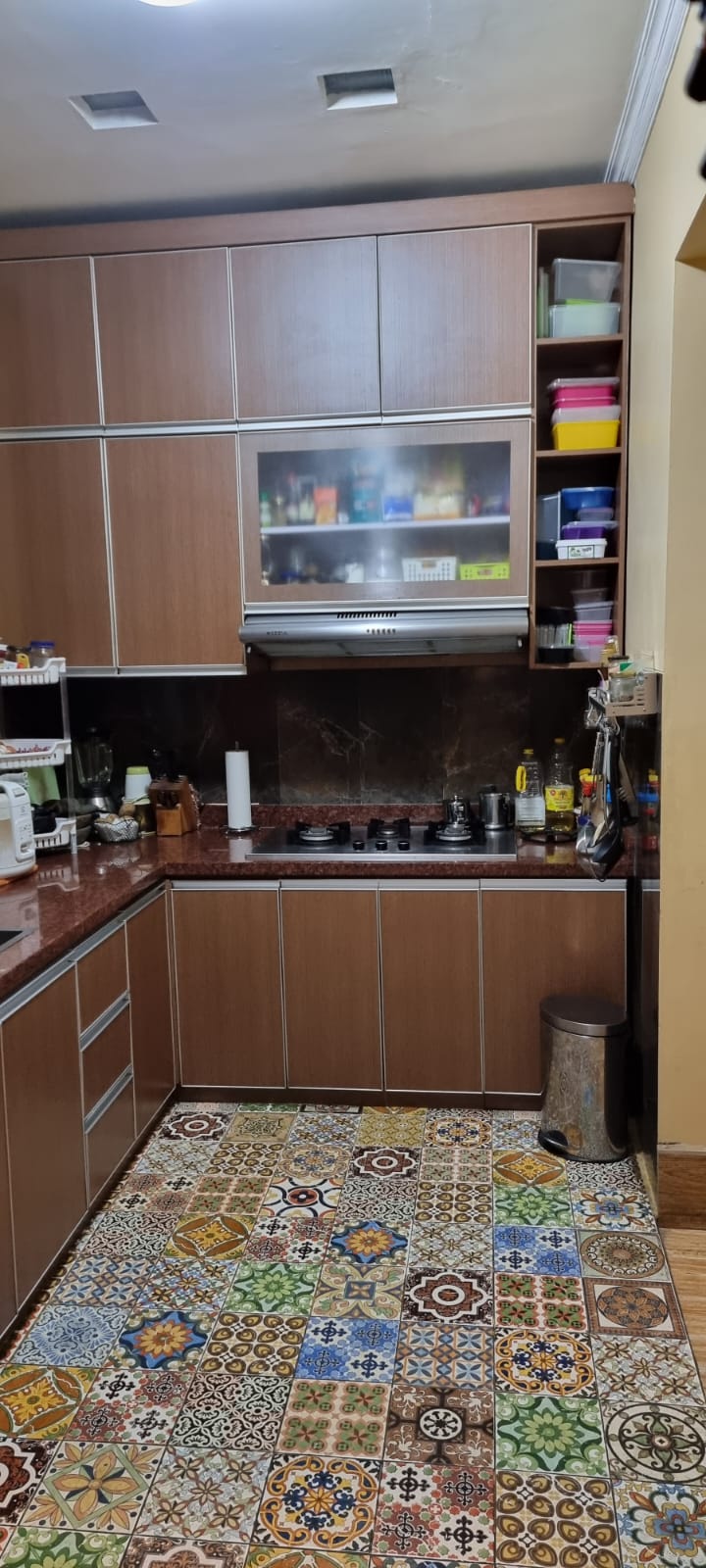 Rumah Terawat di Perumahan Elit, Nuansa Semi Etnik