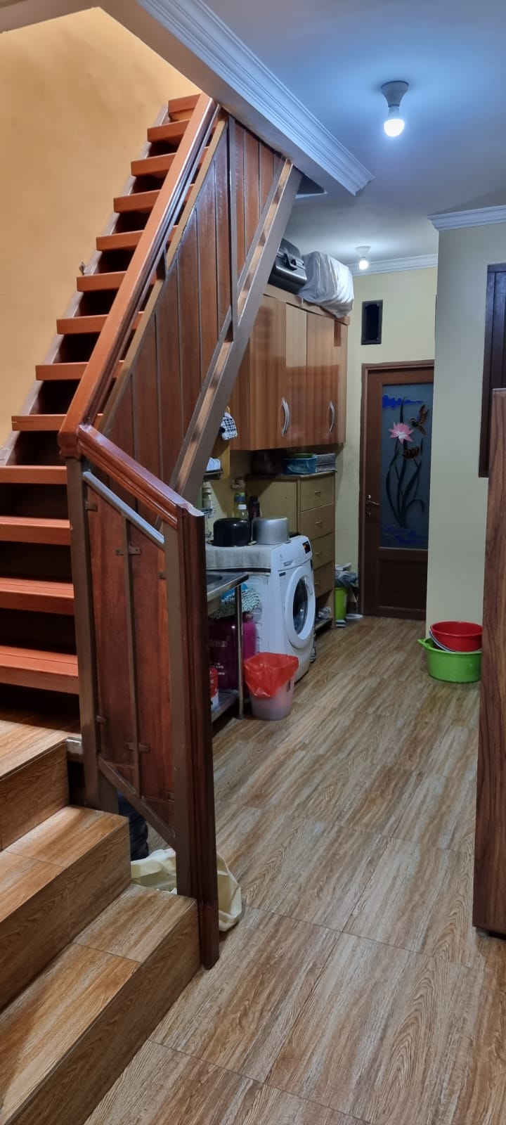 Rumah Terawat di Perumahan Elit, Nuansa Semi Etnik