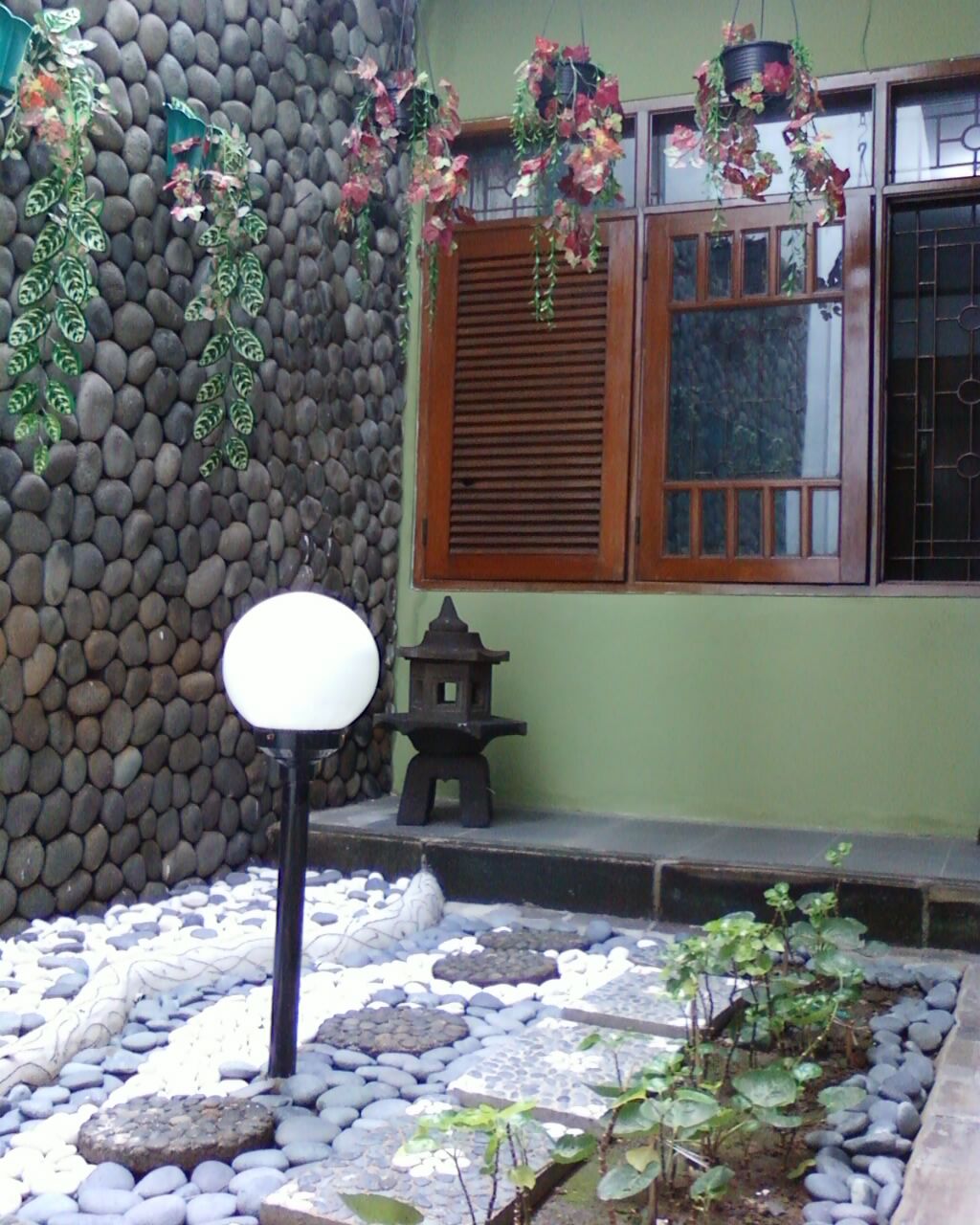 Bangunan Tua Terawat, Lantai Keramik, Modern, Dalam Cluster