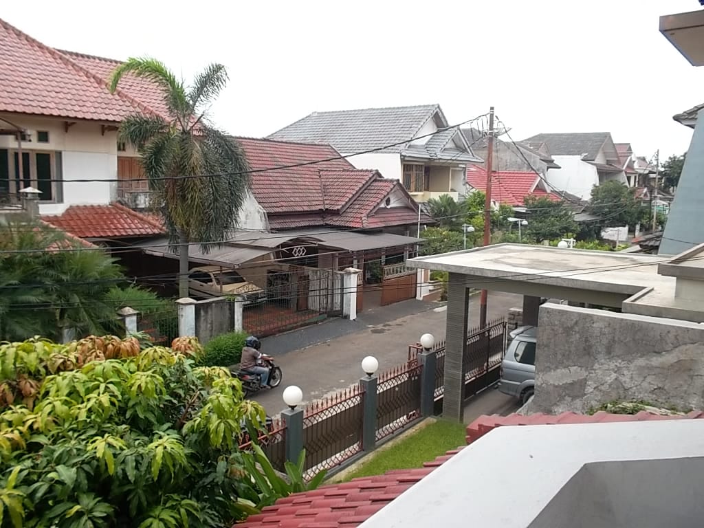 Bangunan Tua Terawat, Lantai Keramik, Modern, Dalam Cluster