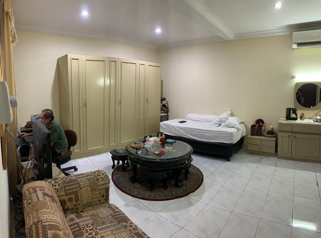 Rumah 2 Lantai di Bendungan Hilir, ada Gudang, 4 Kamar Tidur