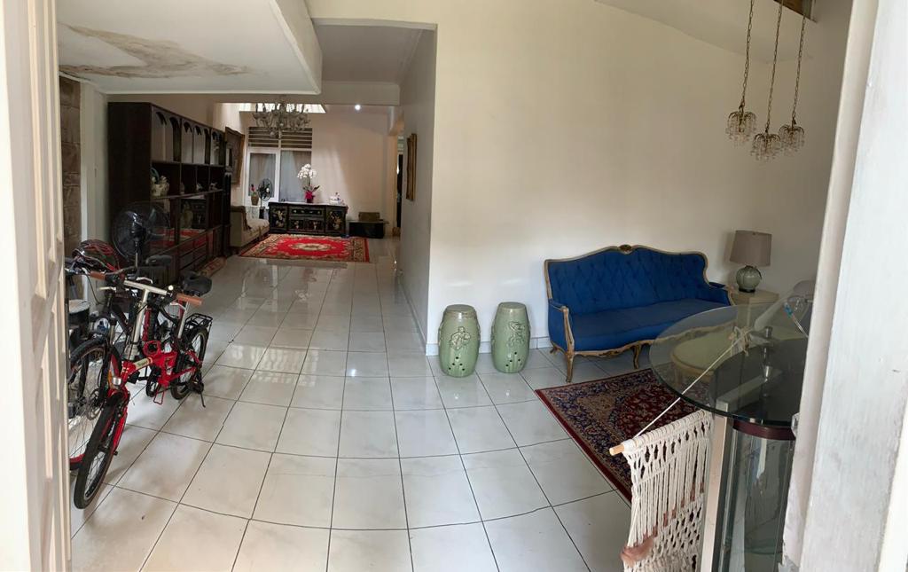Rumah 2 Lantai di Bendungan Hilir, ada Gudang, 4 Kamar Tidur