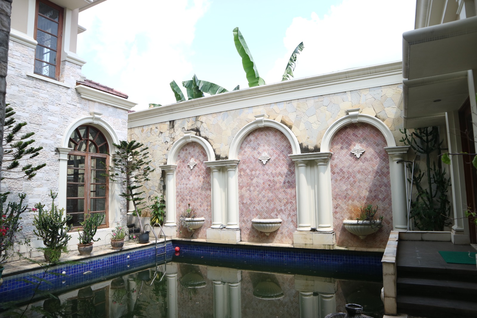 Rumah di Patra Kuninga, Dekat Rasuna Said dan Kantor Dubes