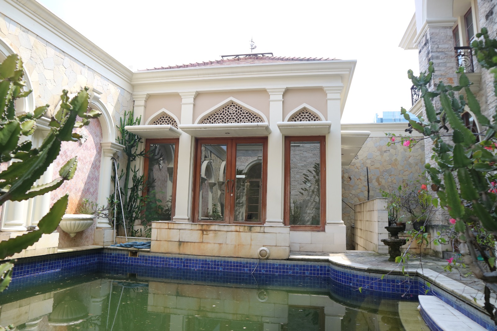 Rumah di Patra Kuninga, Dekat Rasuna Said dan Kantor Dubes