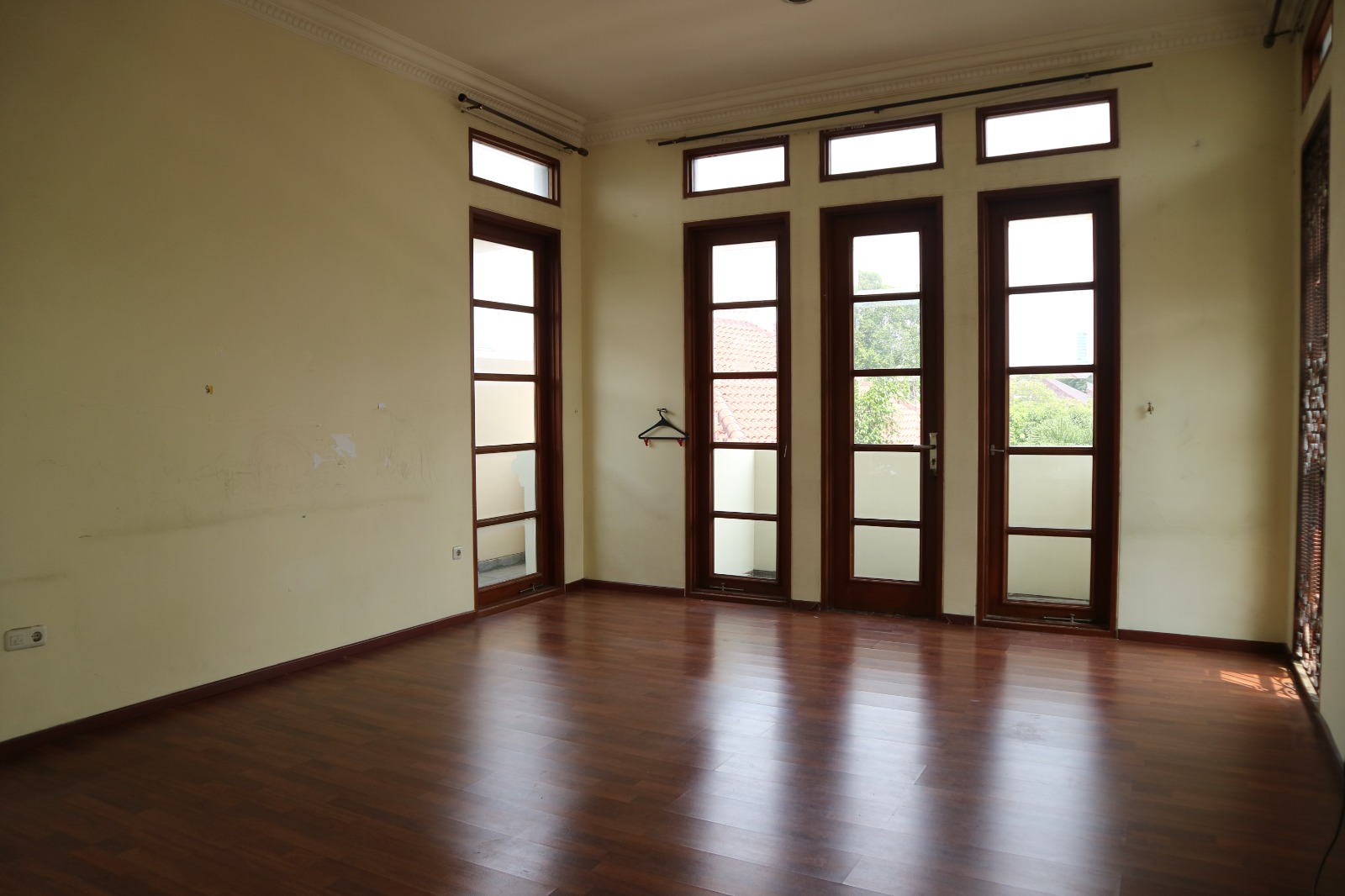 Rumah di Patra Kuninga, Dekat Rasuna Said dan Kantor Dubes