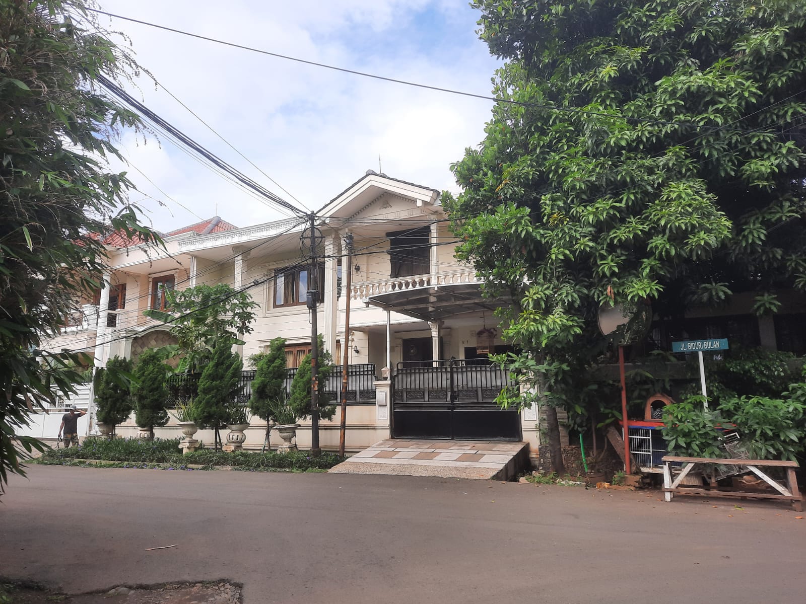 Rumah di Permata Hijau, Hadap Timur, 2 Lantai, 4 Kamar Tidur