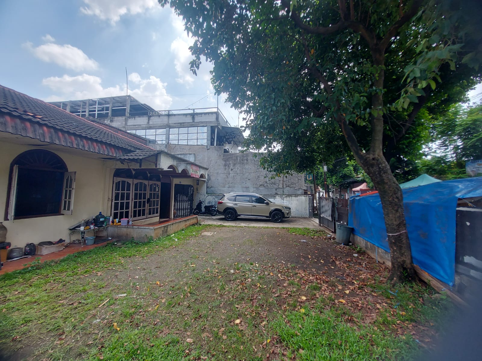 Rumah Lama di Petukangan, Akses Jalan Raya, Dilewati Jaklingko Lebak Bulus