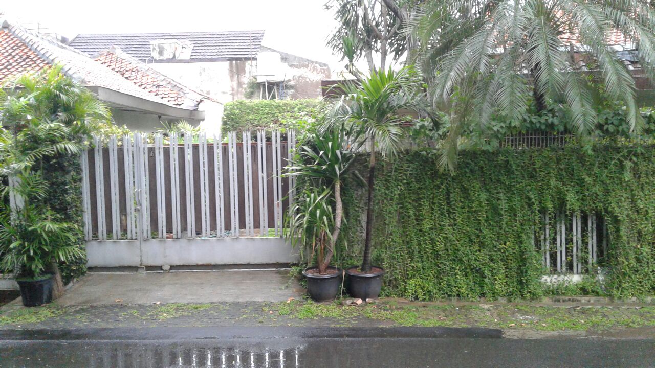 Lebar Depan Jalan Rumah 8 Meter, 1 Lantai