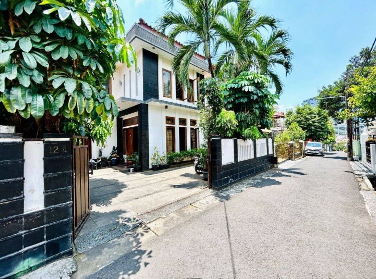 Rumah Mewah 2 Lantai dengan tambahan 4KT kost, Lokasi Senopati