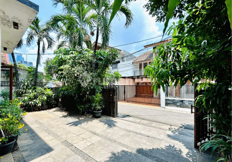 Rumah Mewah 2 Lantai dengan tambahan 4KT kost, Lokasi Senopati