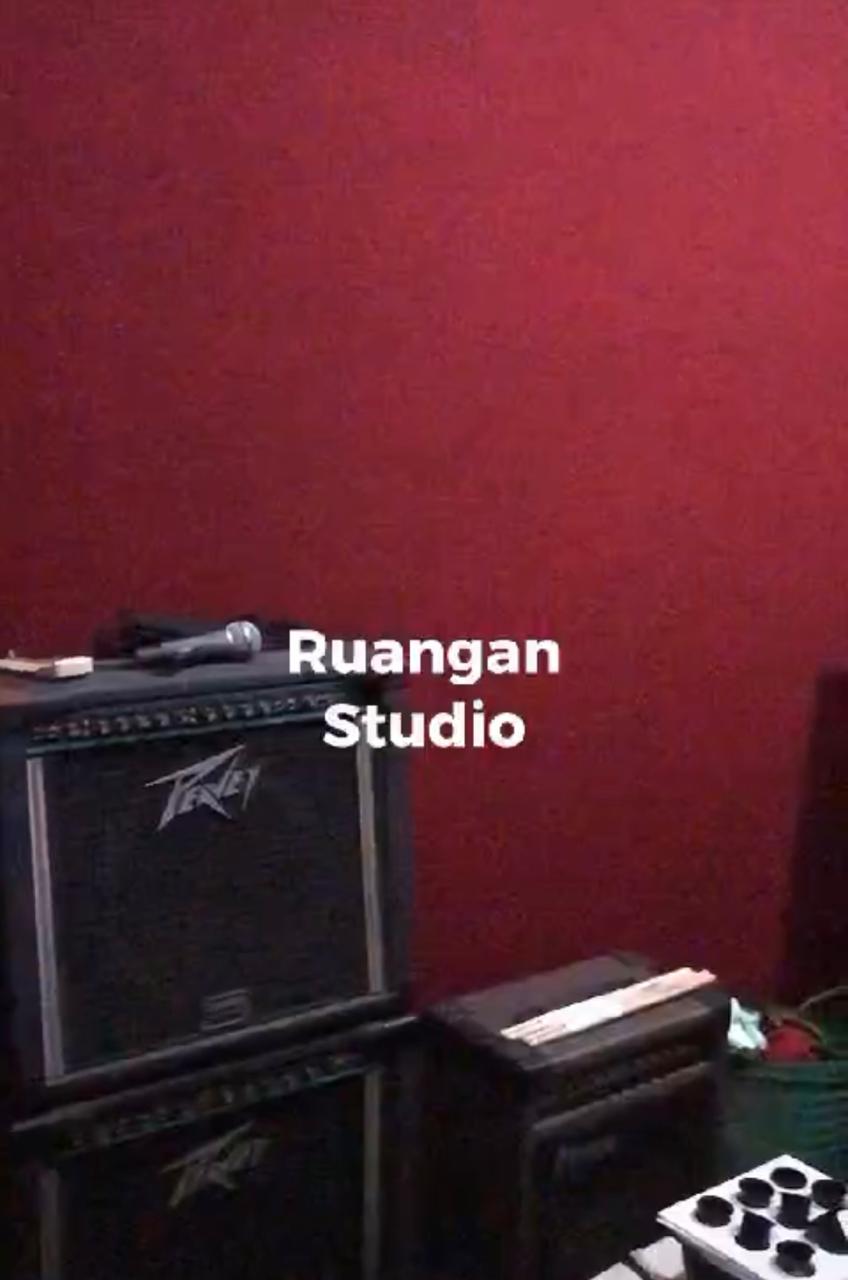Rumah 2 Lantai di Petogogan, Ada Studio Music dan Taman