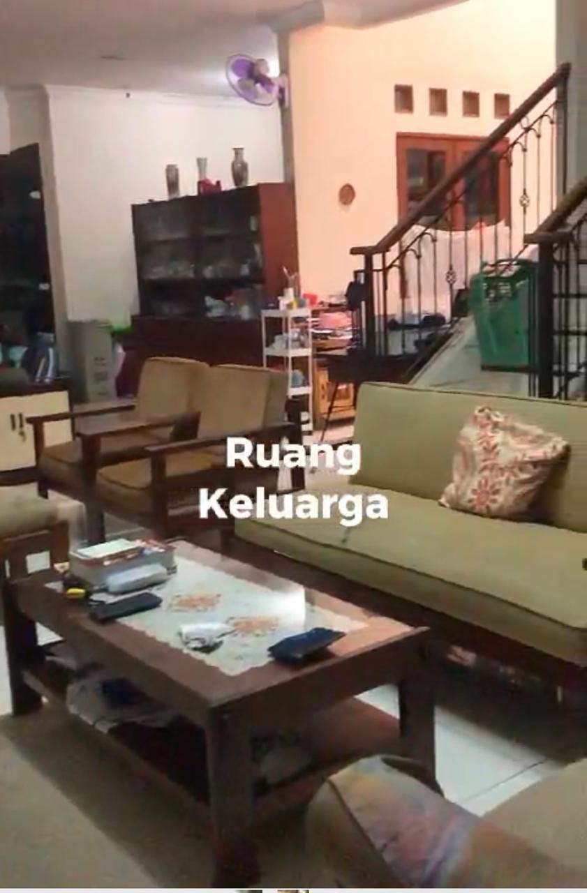 Rumah 2 Lantai di Petogogan, Ada Studio Music dan Taman