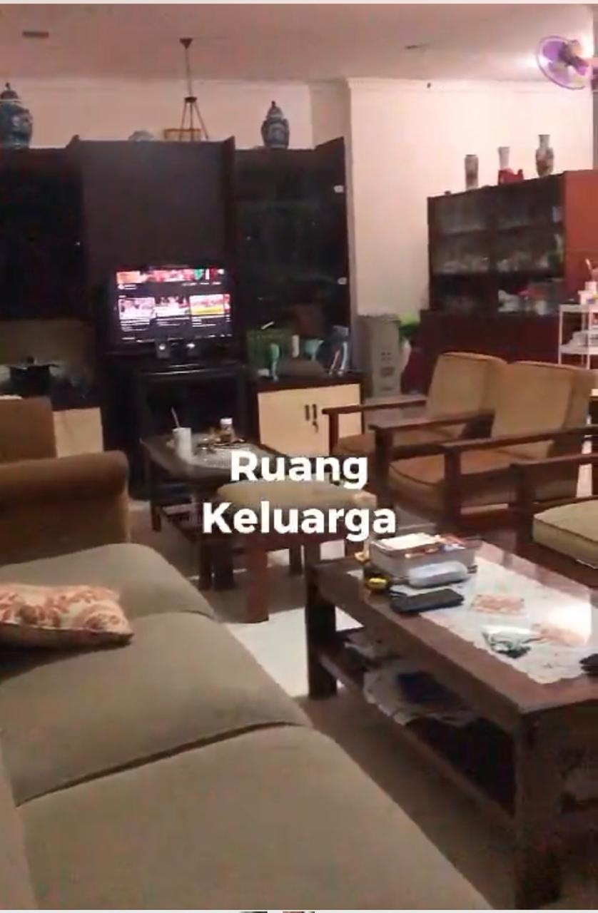 Rumah 2 Lantai di Petogogan, Ada Studio Music dan Taman