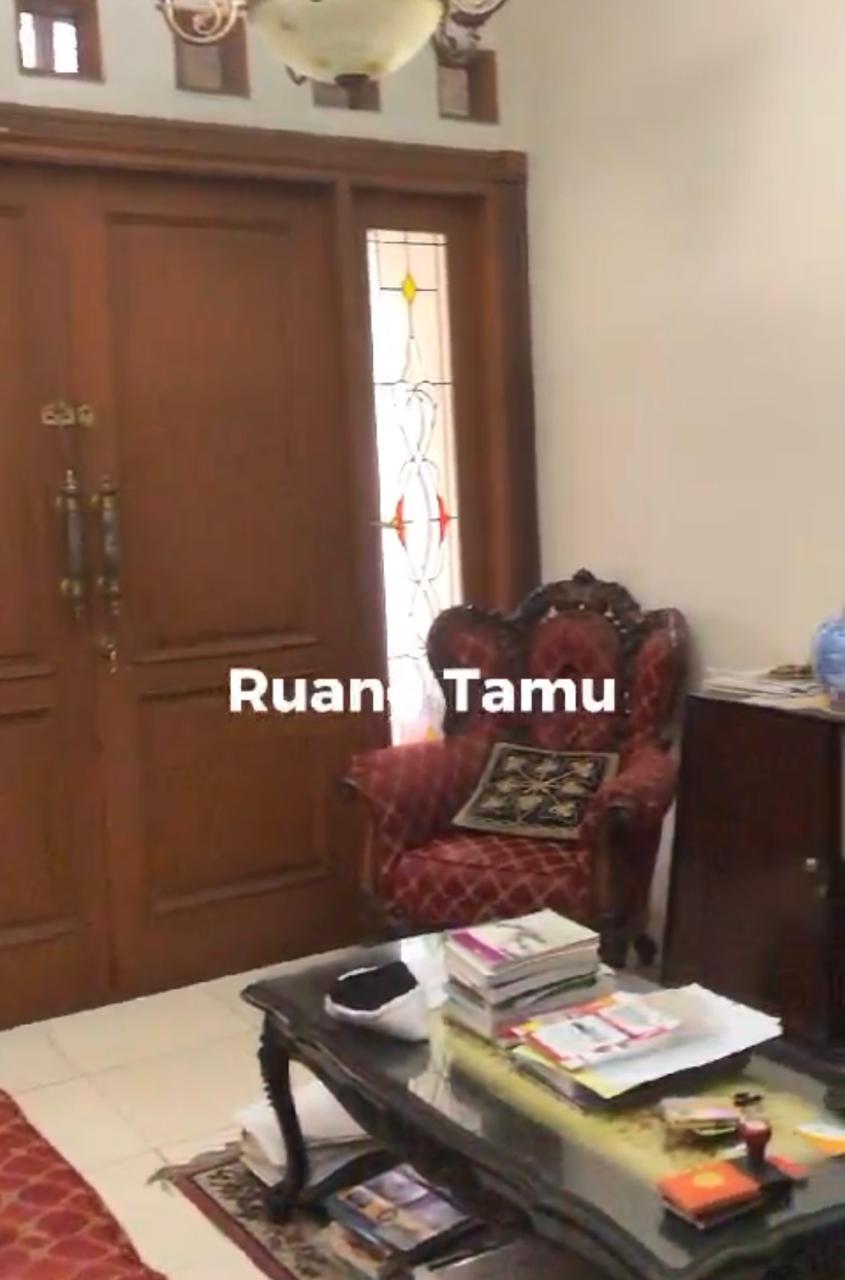 Rumah 2 Lantai di Petogogan, Ada Studio Music dan Taman
