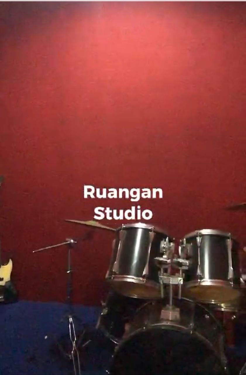 Rumah 2 Lantai di Petogogan, Ada Studio Music dan Taman