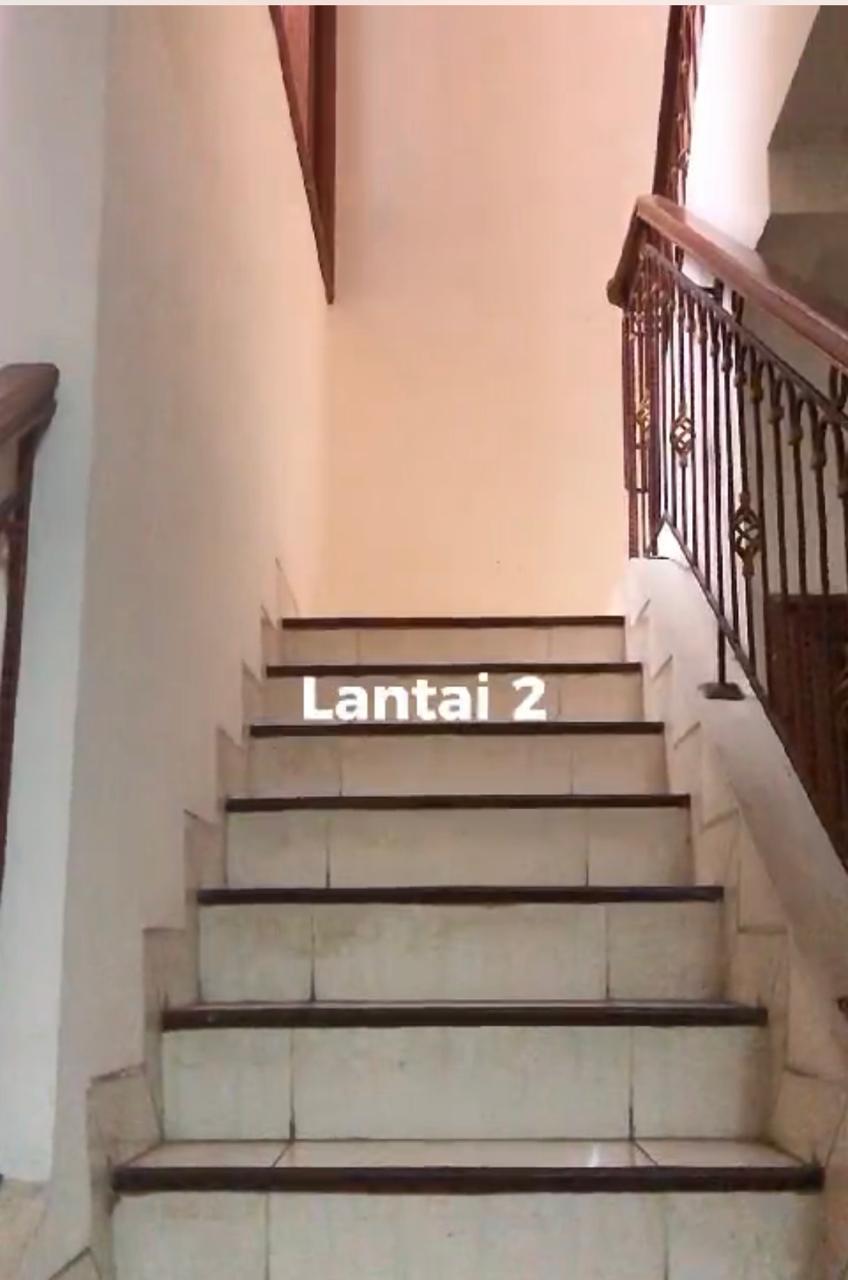 Rumah 2 Lantai di Petogogan, Ada Studio Music dan Taman