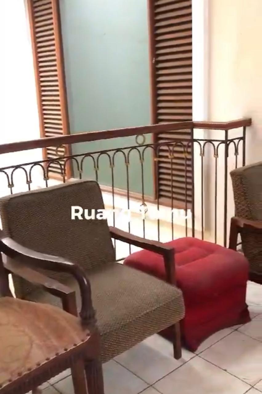 Rumah 2 Lantai di Petogogan, Ada Studio Music dan Taman