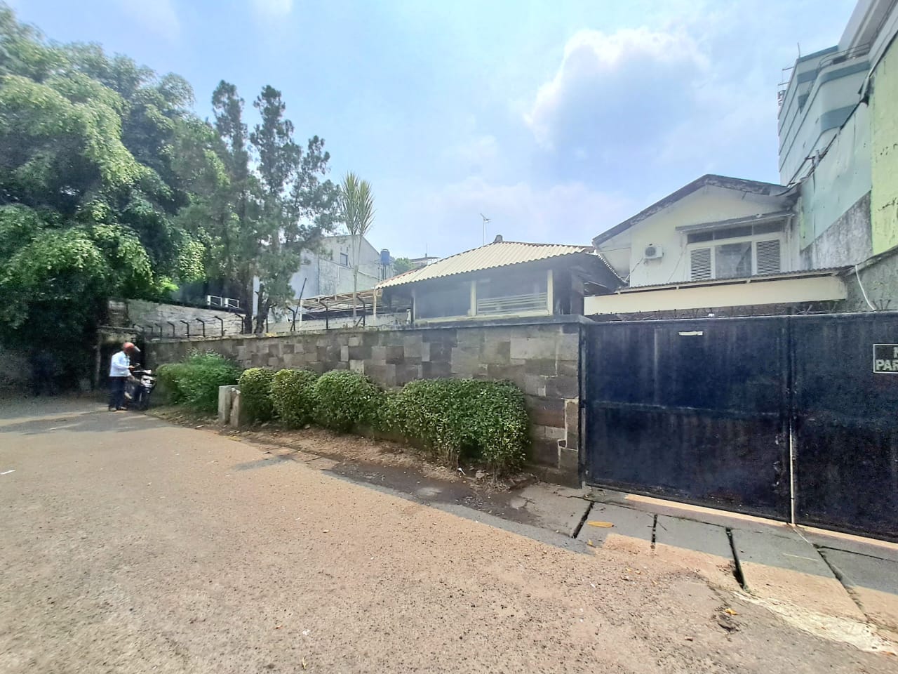 Jual Rumah Hitung Tanah Area Kyai Maja - Rumah Pojok, Lingkungan Tenang, Jalan 2 Mobil