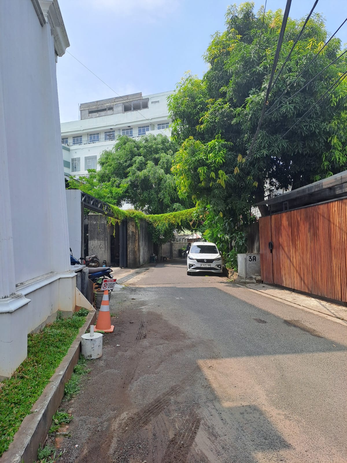 Jual Rumah Hitung Tanah Area Kyai Maja - Rumah Pojok, Lingkungan Tenang, Jalan 2 Mobil