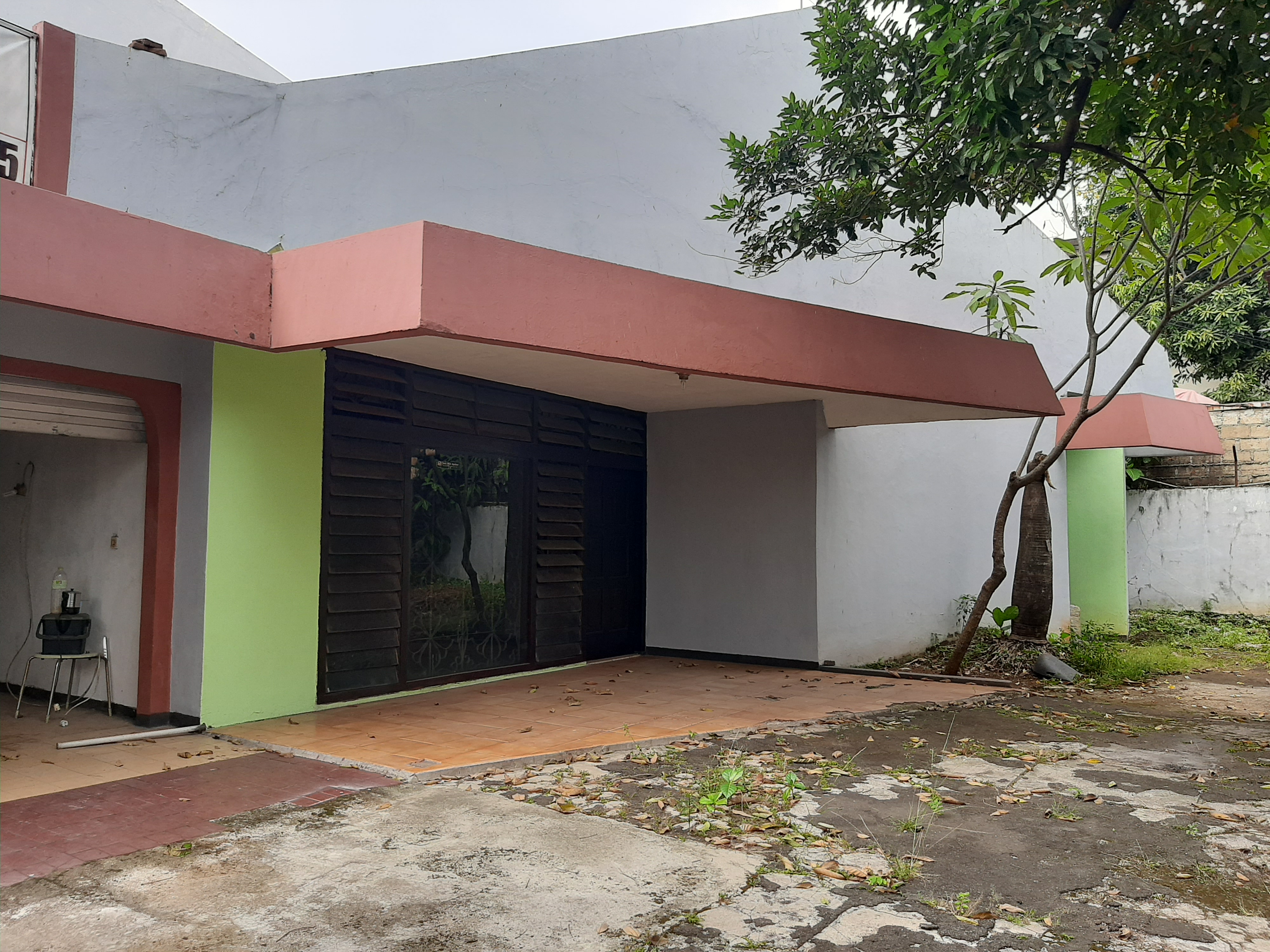 Harga Bawah NJOP! Bangunan Kokoh, Halaman Luas, Jalan 2 Mobil