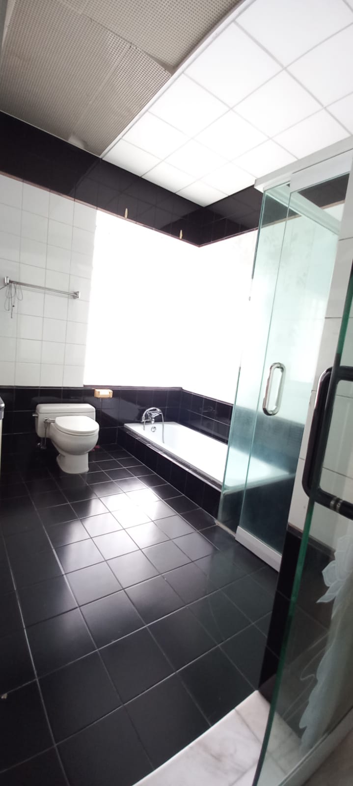 Rumah 2 Lantai di Simprug, Terusan Hang Lekir, Jalan Lebar