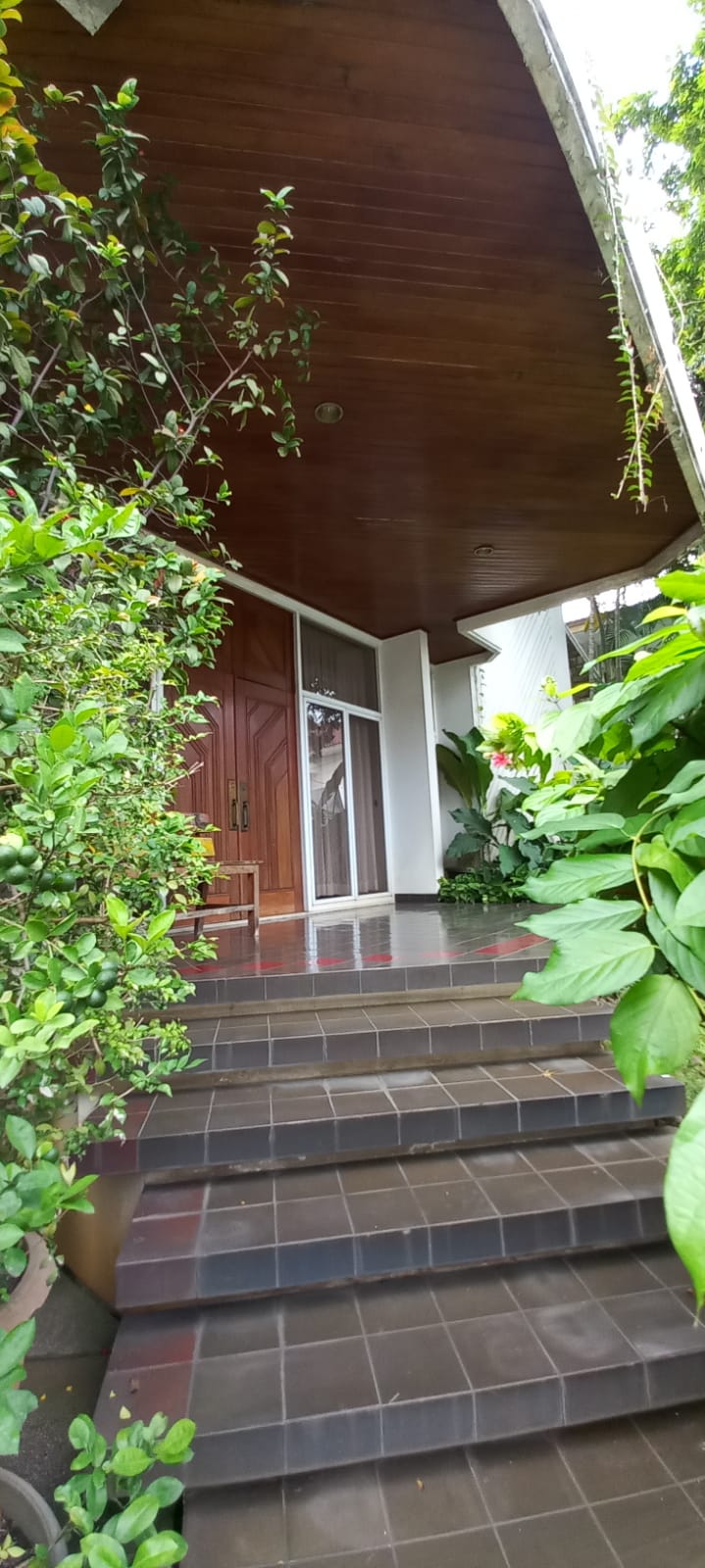 Rumah di Simprug, Jalan Besar, Dekat Senayan City