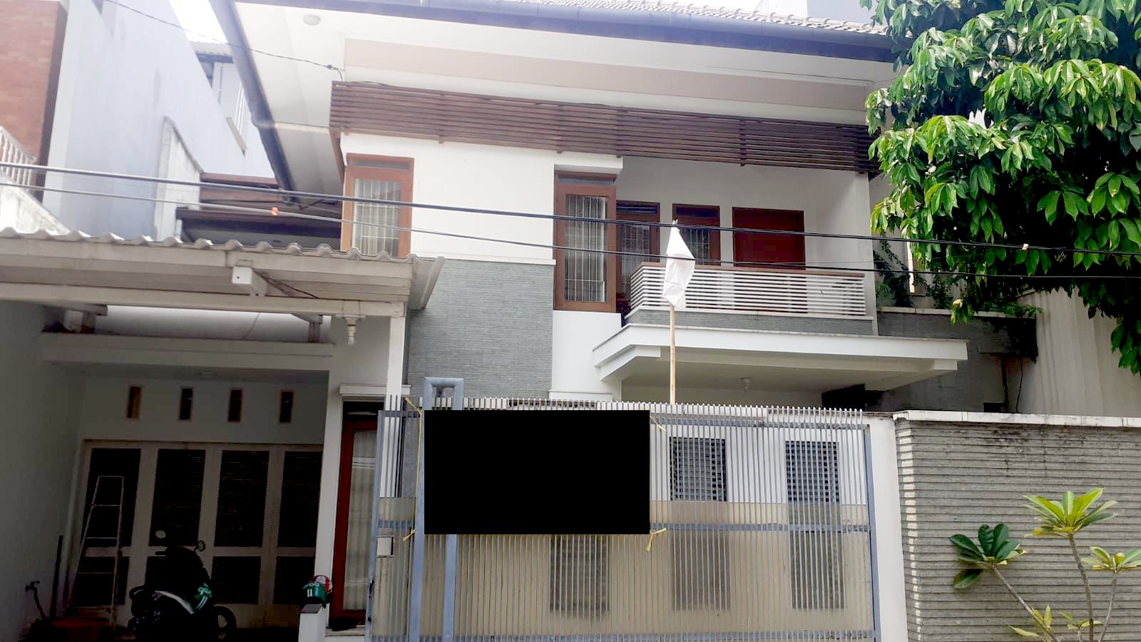 Rumah 2 Lantai di Area Panglima Polim, Dekat MRT