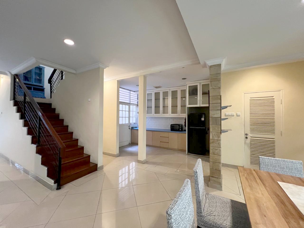 Rumah Dijual di Pondok Indah, 2 Lantai