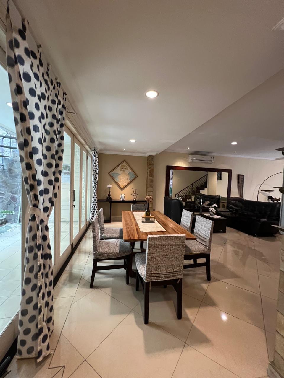 Rumah Dijual di Pondok Indah, 2 Lantai