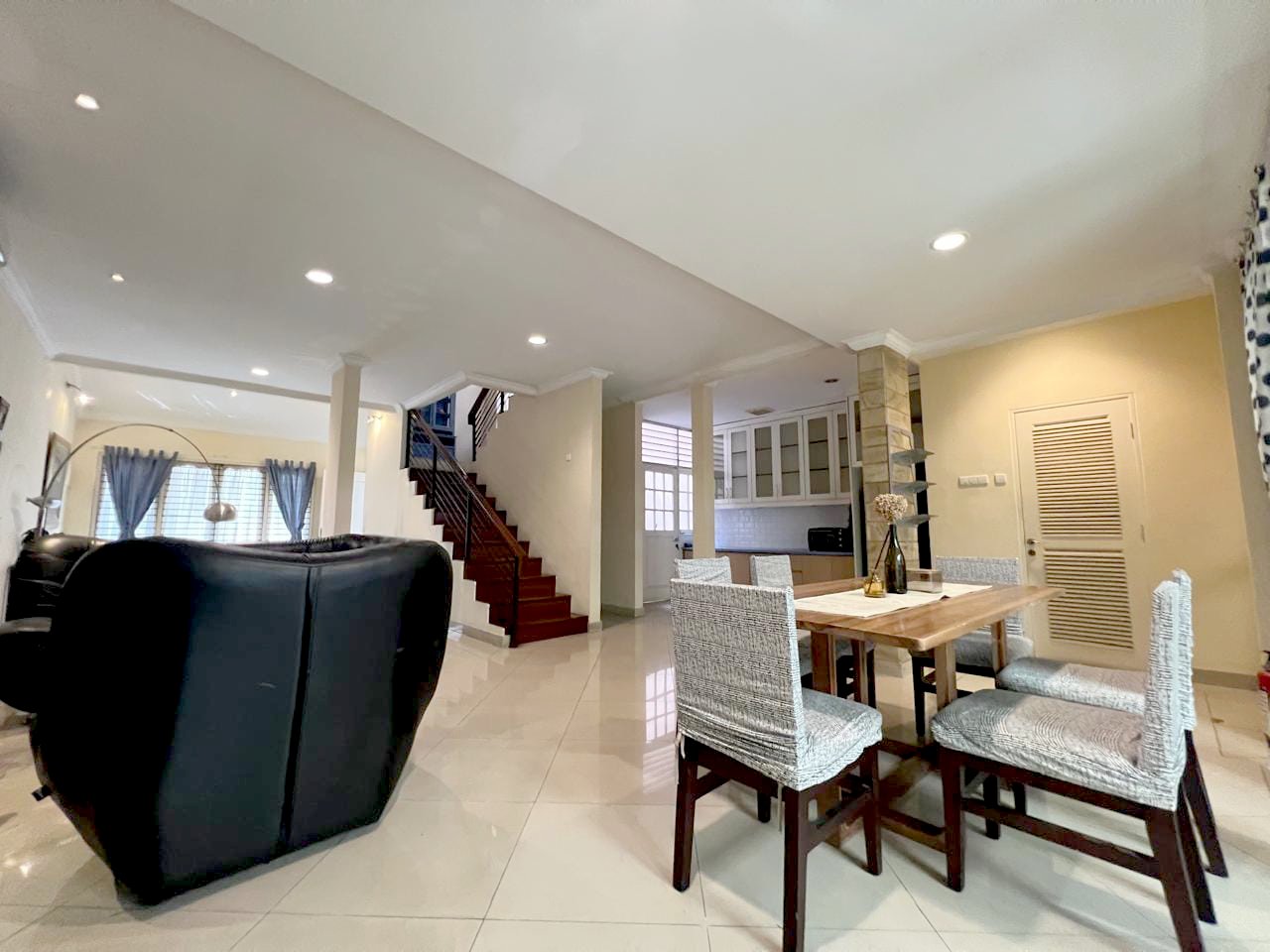 Rumah Dijual di Pondok Indah, 2 Lantai