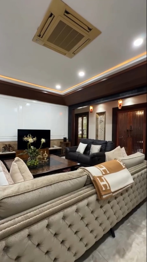 Rumah Mewah Furnised, Bernuansa Tropis Resort Bali. Ada Ruangan Fitness, Ada Pool