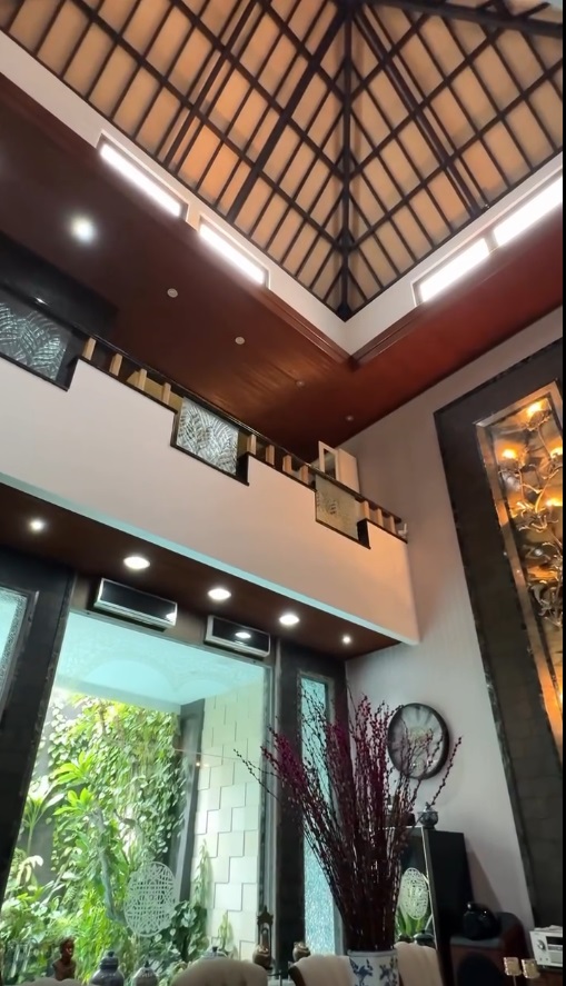 Rumah Mewah Furnised, Bernuansa Tropis Resort Bali. Ada Ruangan Fitness, Ada Pool