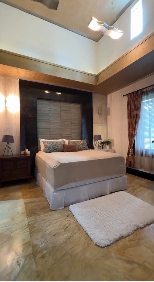 Rumah Mewah Furnised, Bernuansa Tropis Resort Bali. Ada Ruangan Fitness, Ada Pool