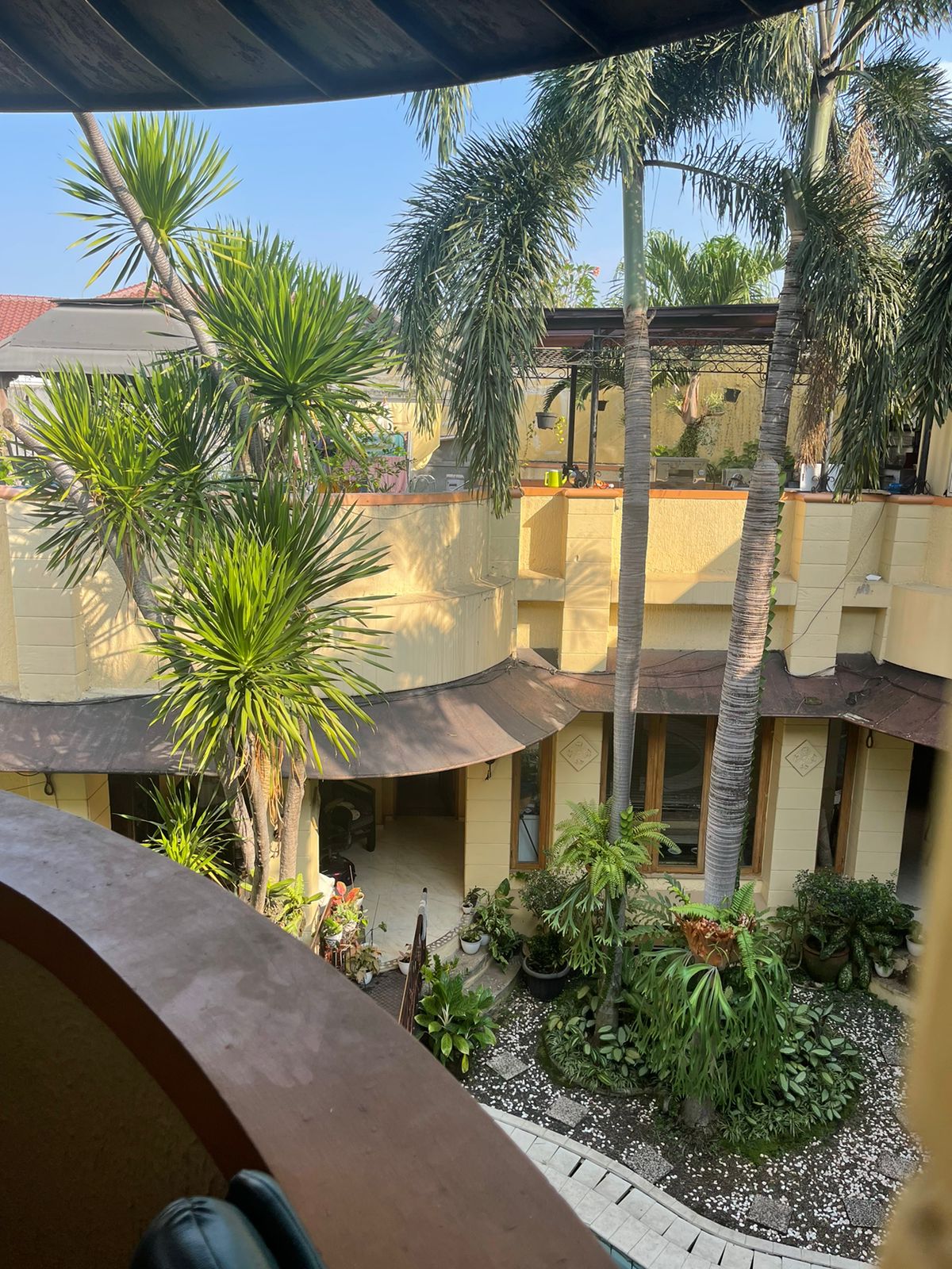 Rumah Mediteranian, Depan Taman, Lift