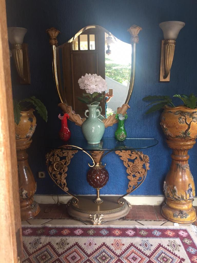 Rumah Mediteranian, Depan Taman, Lift